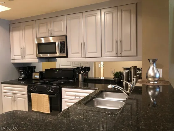 $1,995 | 220 East Flamingo Road, Unit 123, Las Vegas, NV 89169