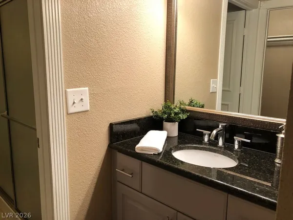 $1,995 | 220 East Flamingo Road, Unit 123, Las Vegas, NV 89169