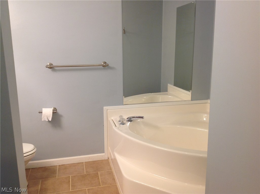 42301 Oak Ridge Road Wellsville, OH 43968 - Photo 14 of 15 Master bath with garden tub and heated floor!