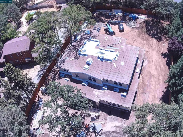 a view of a backyard with a house