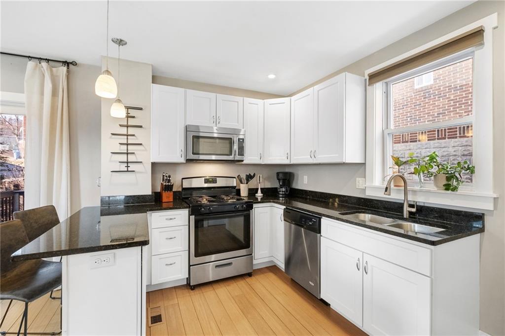 3034 Pinehurst Avenue Pittsburgh, PA 15216 - Photo 9 of 35