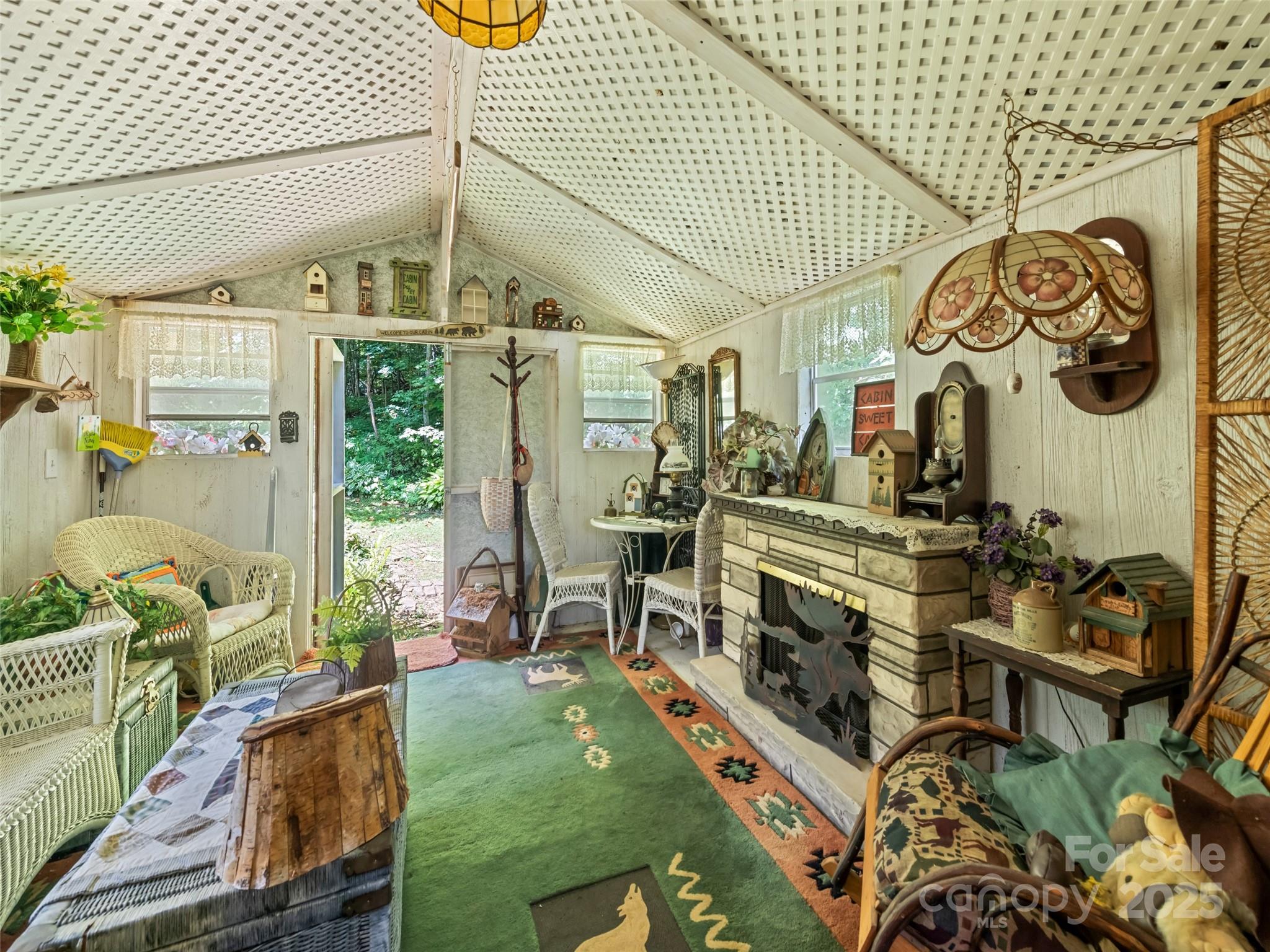 4828 Max Patch Road Clyde, NC 28721 - Photo 20 of 41 a room with musical instruments