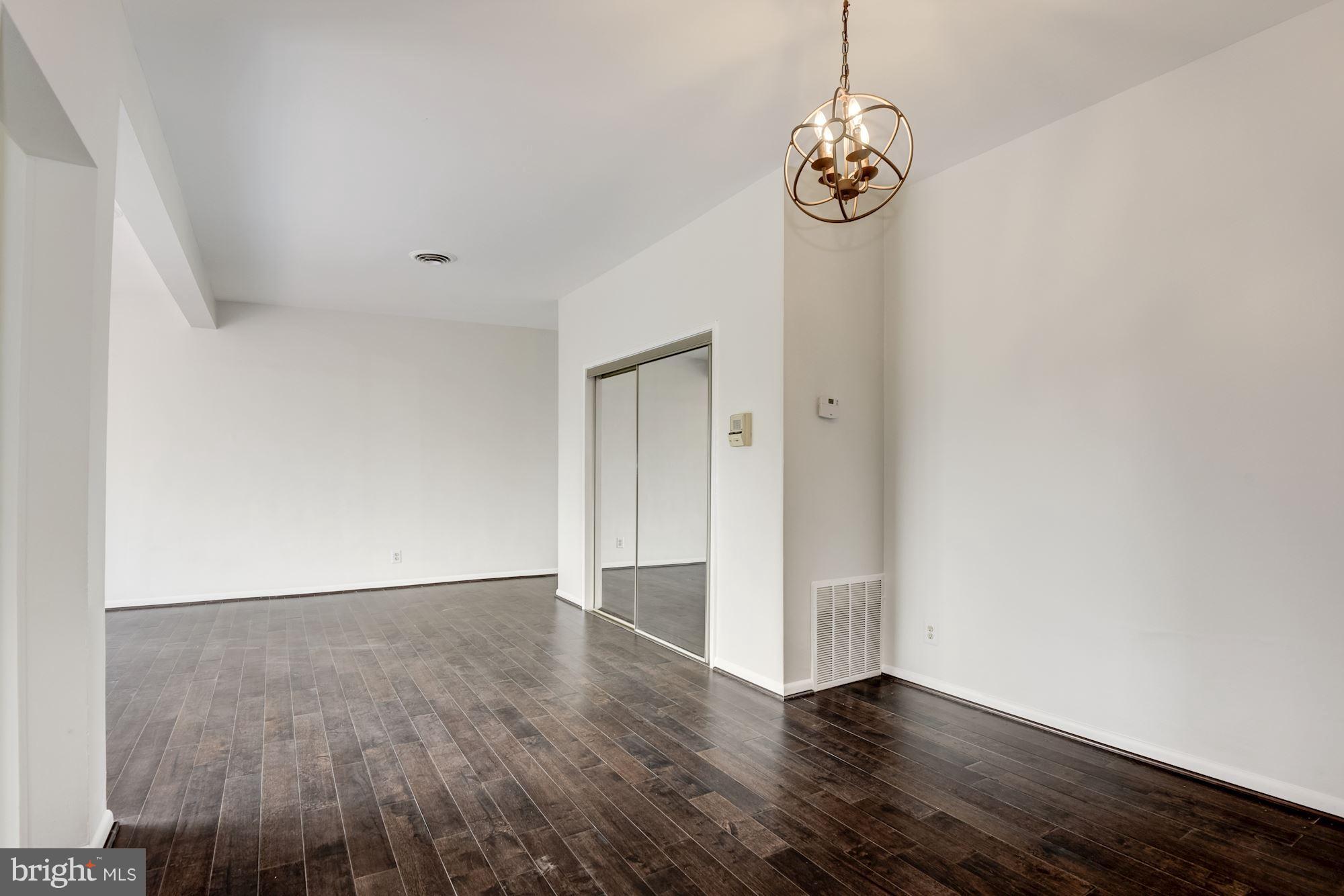 103 Skyhill Road, Unit 8 Alexandria, VA 22314 - Photo 6 of 26 Dining Room