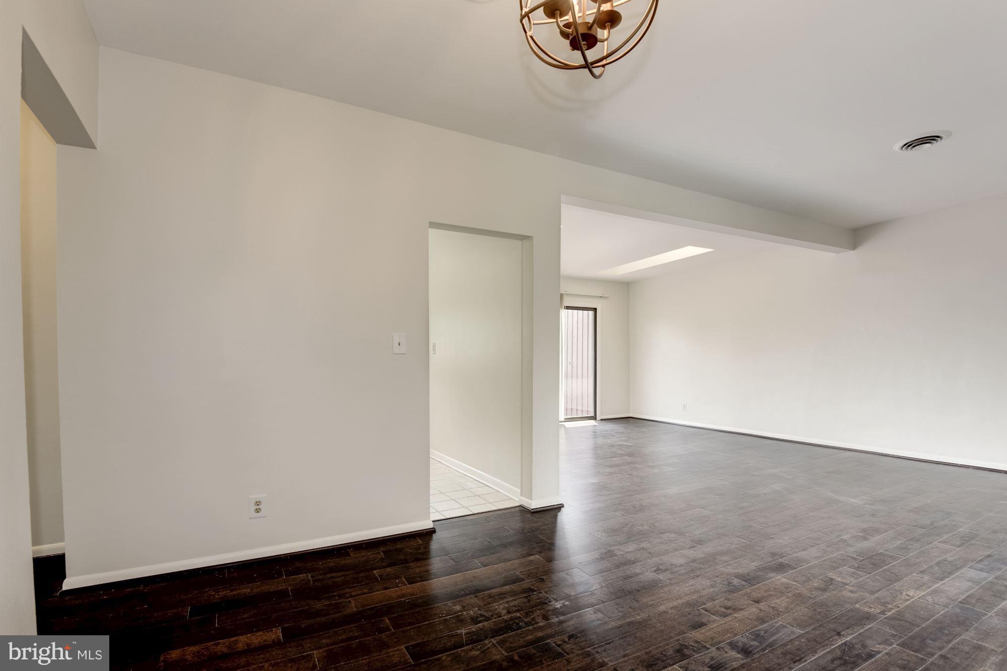 103 Skyhill Road, Unit 8 Alexandria, VA 22314 - Photo 8 of 26 Dining Room