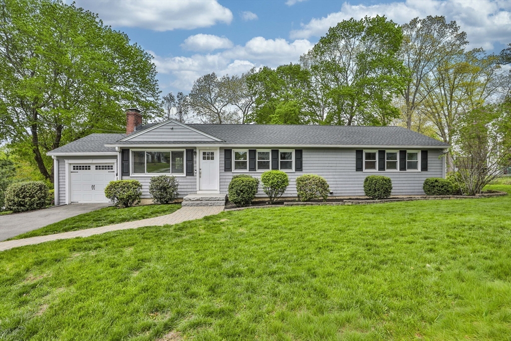 11 Gerry Road Lynnfield, MA 01940 - Photo 1 of 39 Gallery Image 1
