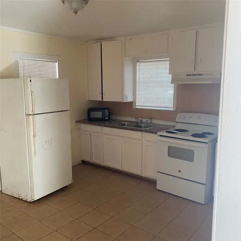$1,500 | 2212 63rd Street, Galveston, TX 77551