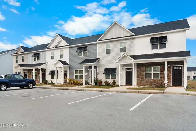 $1,700 | 72 Catalina Circle, Swansboro, NC 28584