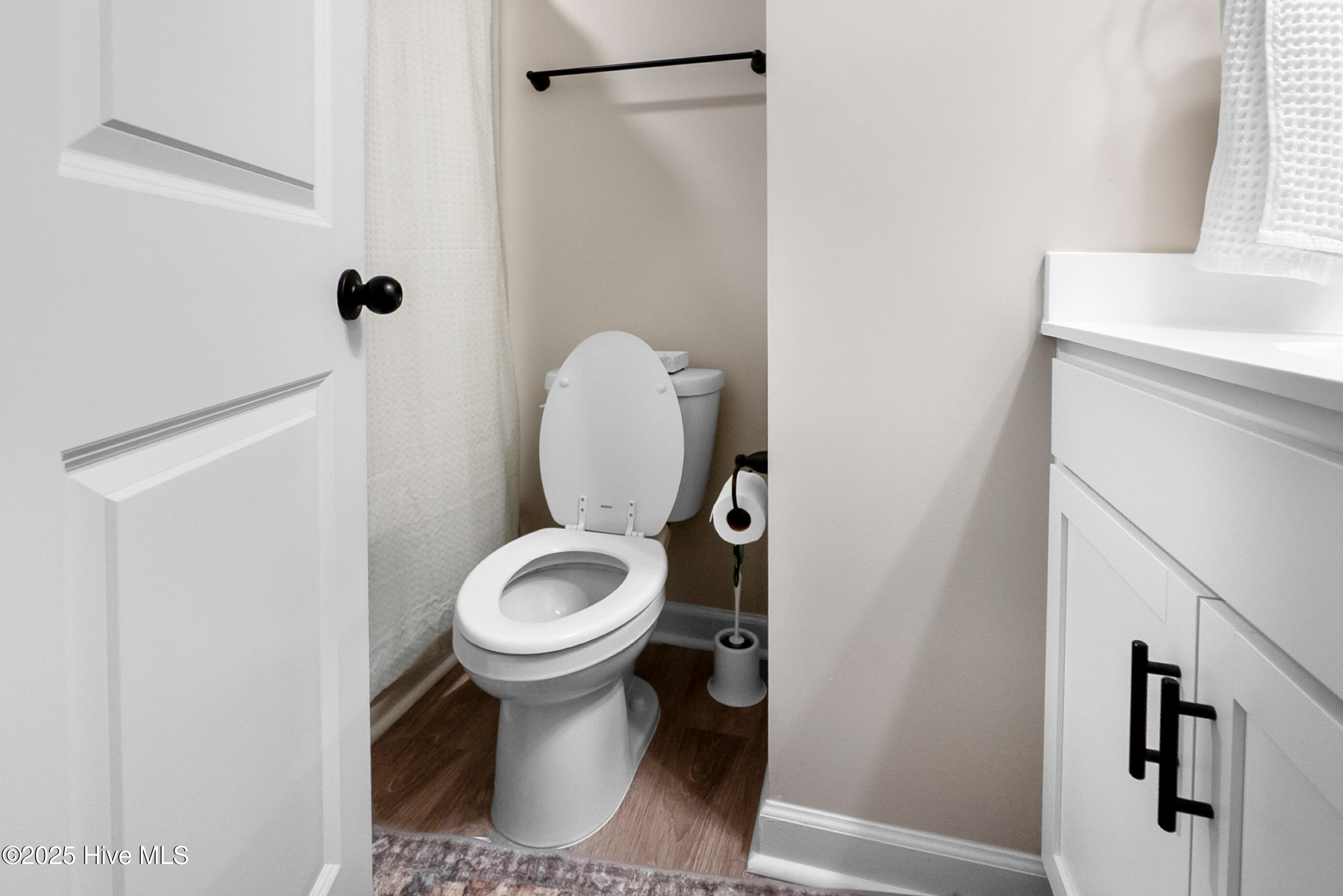 72 Catalina Circle Swansboro, NC 28584 - Photo 22 of 36 Guest bath1