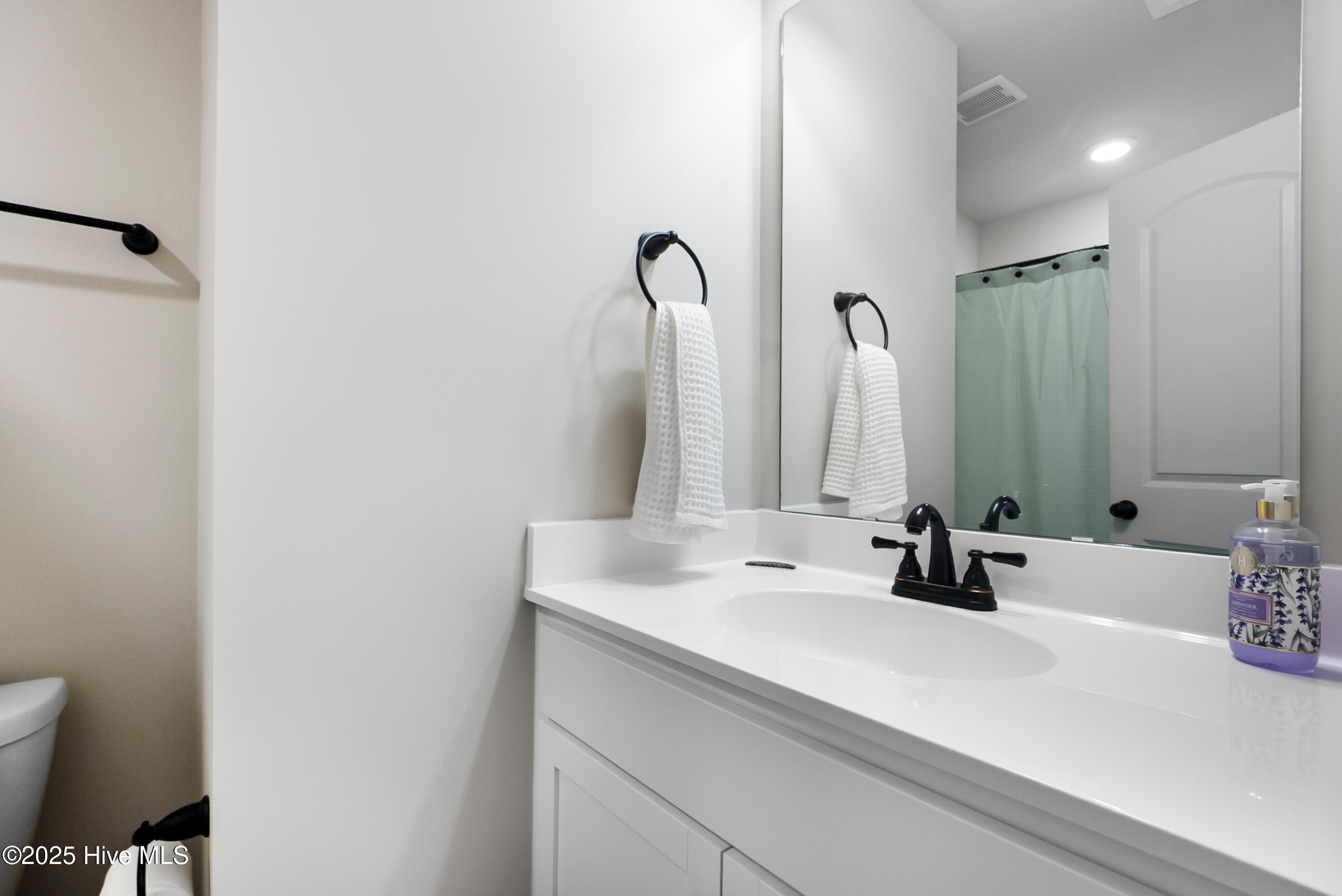 72 Catalina Circle Swansboro, NC 28584 - Photo 24 of 36 Guest bath 2