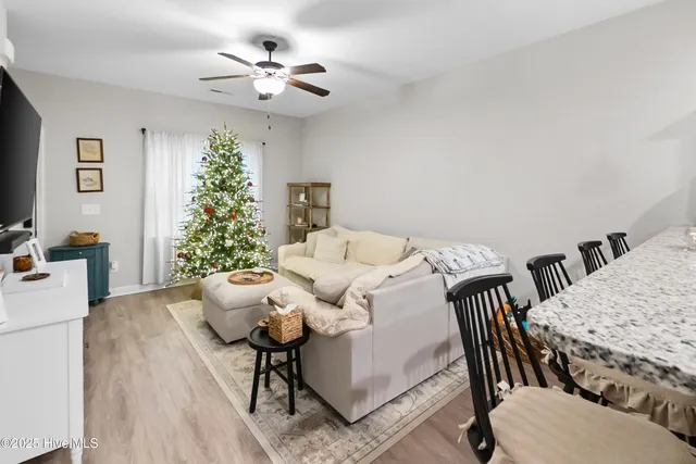 $1,700 | 72 Catalina Circle, Swansboro, NC 28584