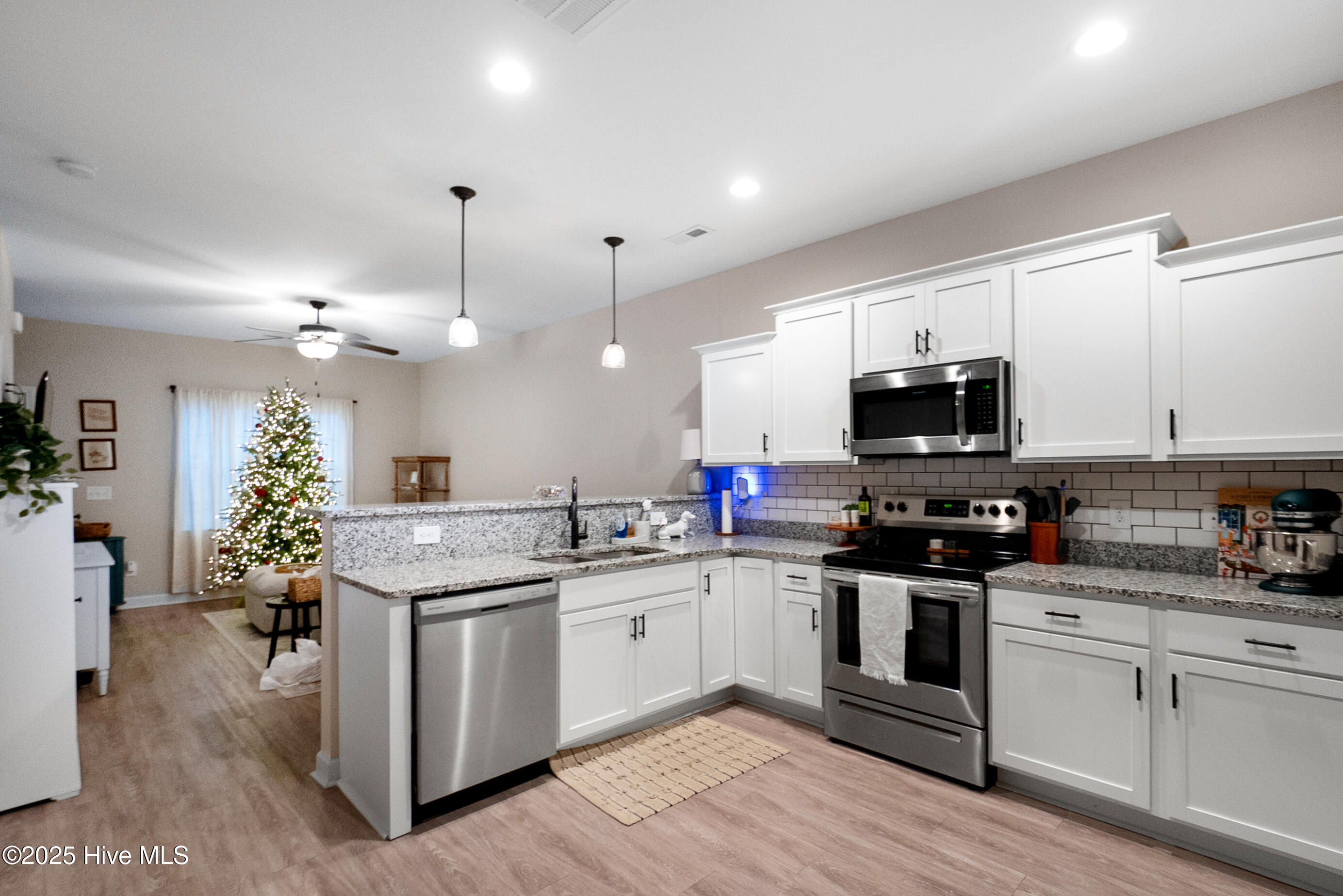 72 Catalina Circle Swansboro, NC 28584 - Photo 9 of 36 Kitchen1