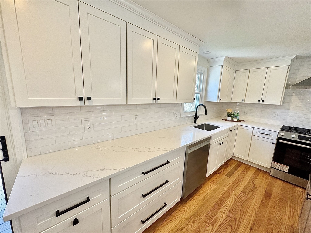 362 Center Street Hanover, MA 02339 - Photo 7 of 42