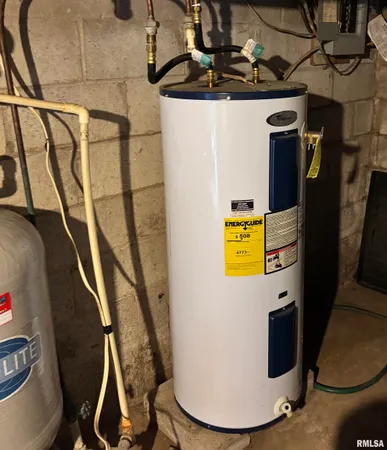 $69,900 | 897 20th Avenue, Roseville, IL 61473