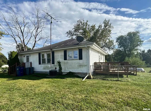 $75,000 | 897 20th Avenue, Roseville, IL 61473