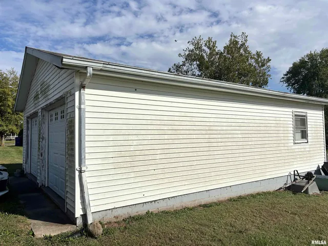 $80,000 | 897 20th Avenue, Roseville, IL 61473