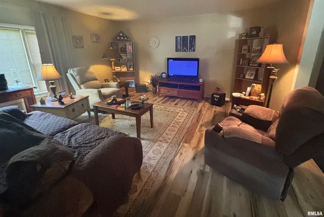 $80,000 | 897 20th Avenue, Roseville, IL 61473