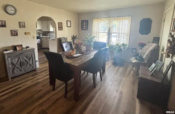 $69,900 | 897 20th Avenue, Roseville, IL 61473