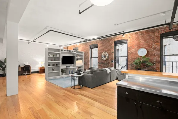 $975,000 | 19 Stanhope Street, Unit 2C, Boston, MA 02116