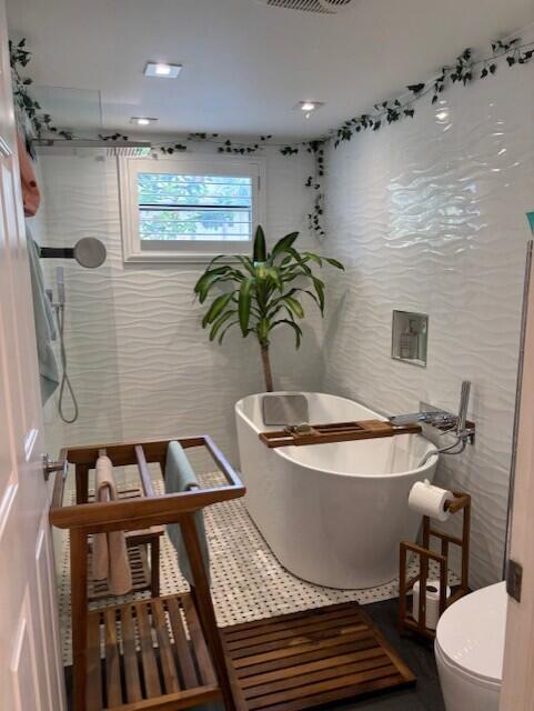 17109 Waterbend Drive, Unit 124 Jupiter, FL 33477 - Photo 5 of 12 mstr bath