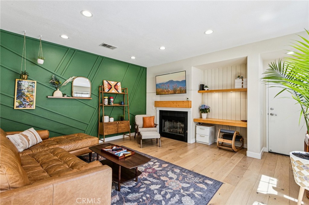 27436 Riverside Lane Valencia, CA 91354 - Photo 6 of 31 Family Room