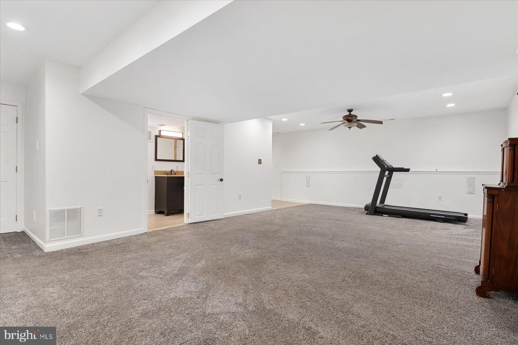 7801 Harle Road Pasadena, MD 21122 - Photo 45 of 64 a view of an empty room with a window