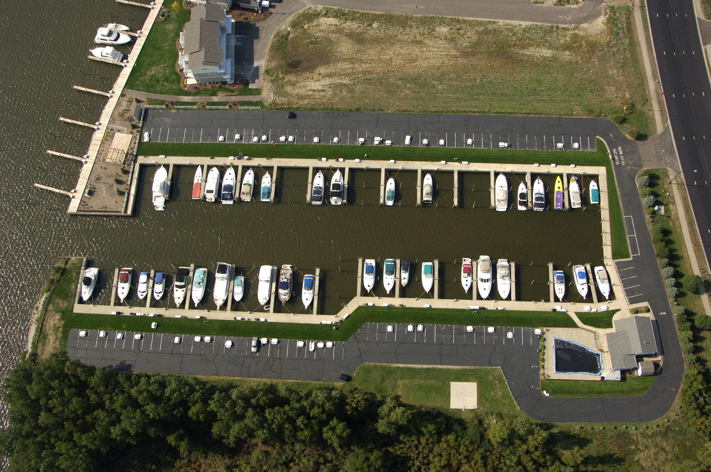 910 West Savidge Street, Unit 45 Spring Lake, MI 49456 - Photo 3 of 18 Village Cove 3