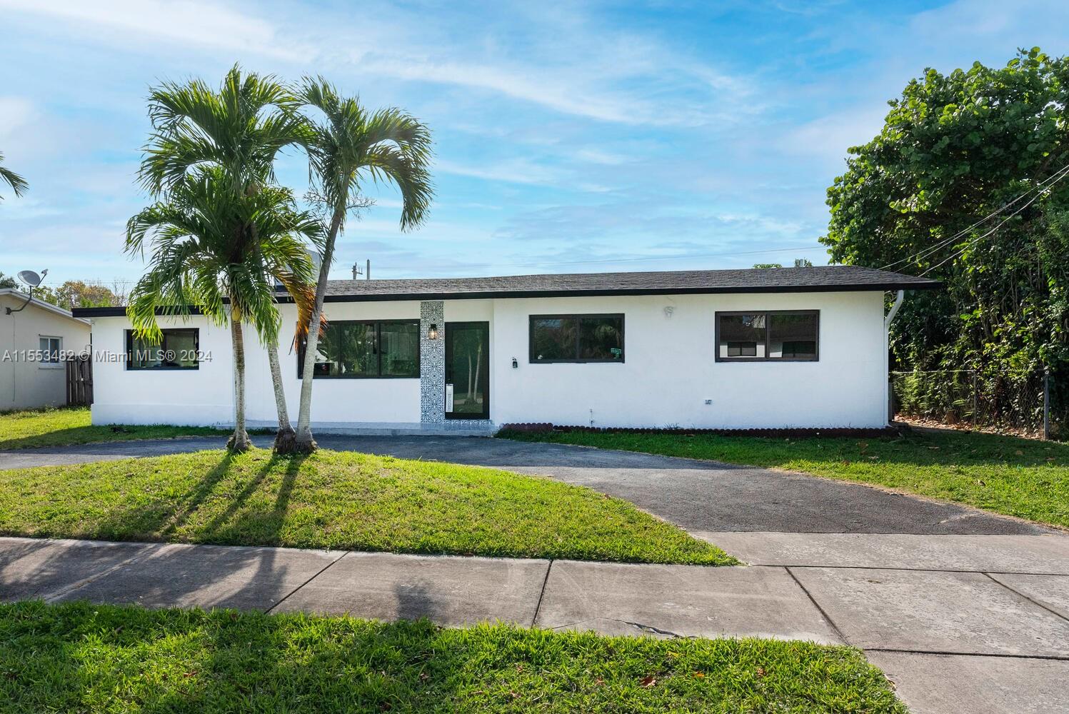 12601 Southwest 84th Avenue Road Miami, FL 33156 - Photo 2 of 40 curve driveway
