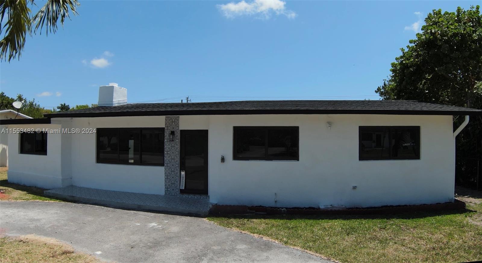 12601 Southwest 84th Avenue Road Miami, FL 33156 - Photo 3 of 40 Ample parking space