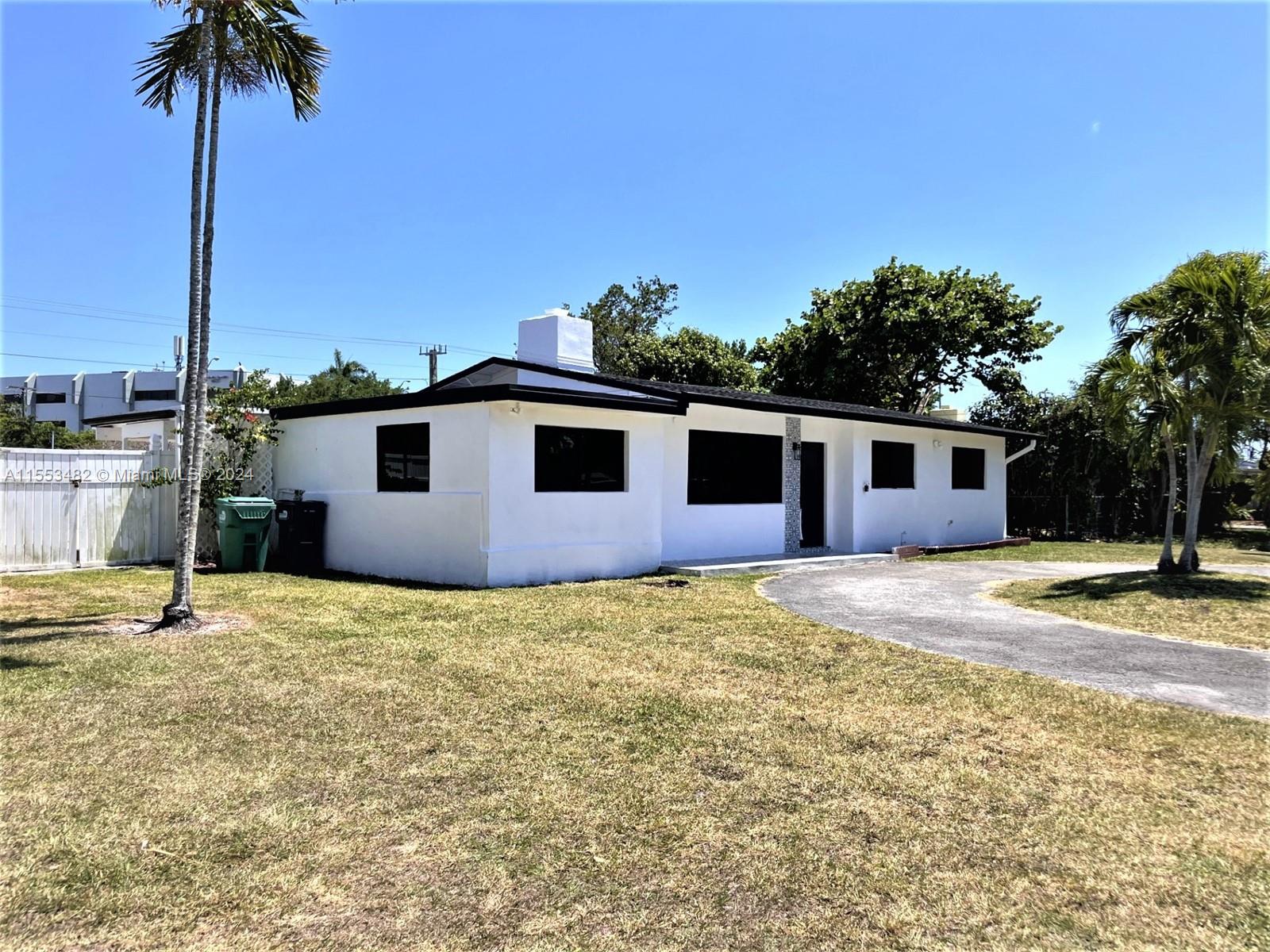 12601 Southwest 84th Avenue Road Miami, FL 33156 - Photo 5 of 40 Excellent parking and green areas, space for boat and RV