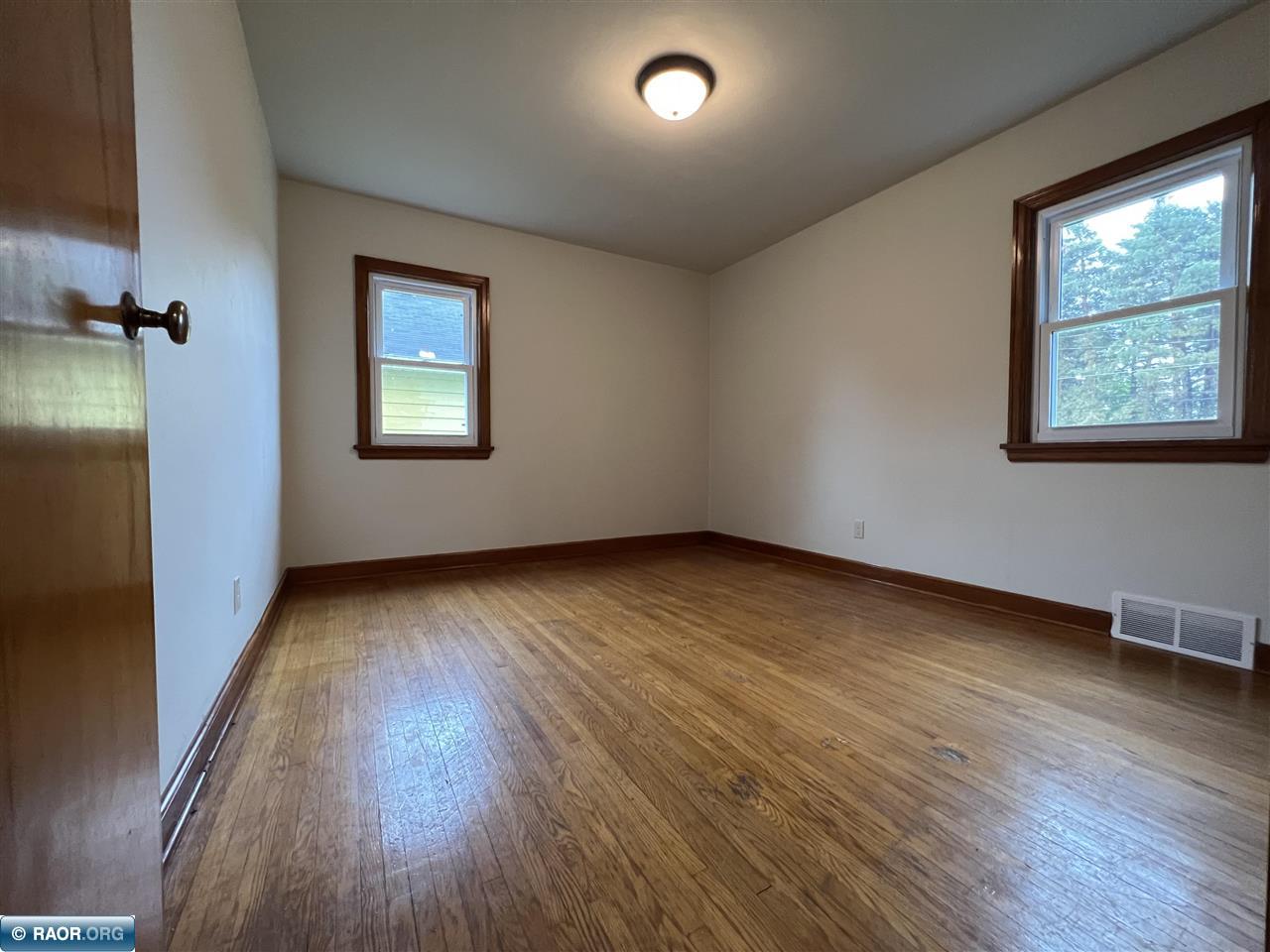 525 5th Street Southwest Chisholm, MN 55719 - Photo 14 of 26