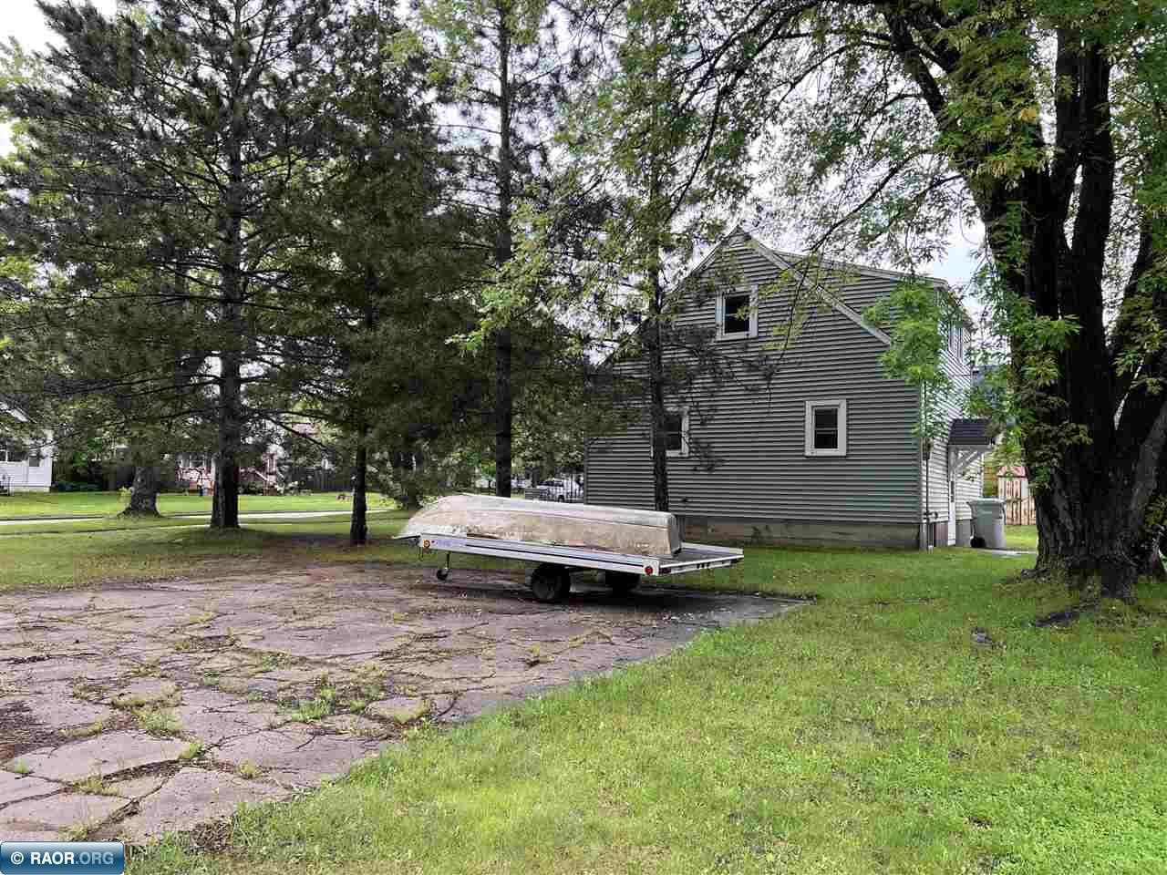 525 5th Street Southwest Chisholm, MN 55719 - Photo 3 of 26