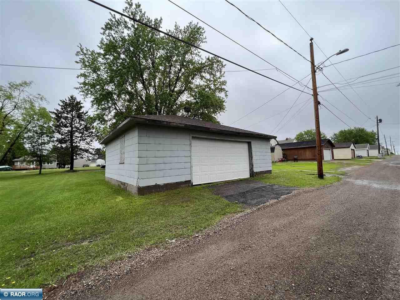 525 5th Street Southwest Chisholm, MN 55719 - Photo 6 of 26