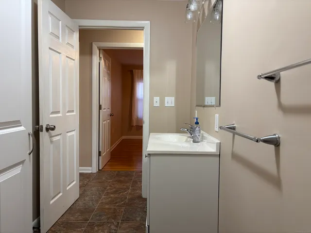 $1,950 | 897 Colonel Ledyard Highway, Ledyard, CT 06339