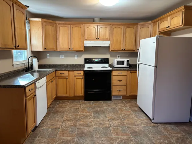 $1,950 | 897 Colonel Ledyard Highway, Ledyard, CT 06339