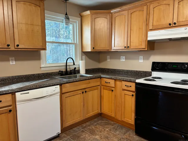 $1,950 | 897 Colonel Ledyard Highway, Ledyard, CT 06339