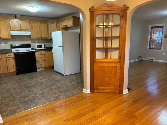 $1,950 | 897 Colonel Ledyard Highway, Ledyard, CT 06339