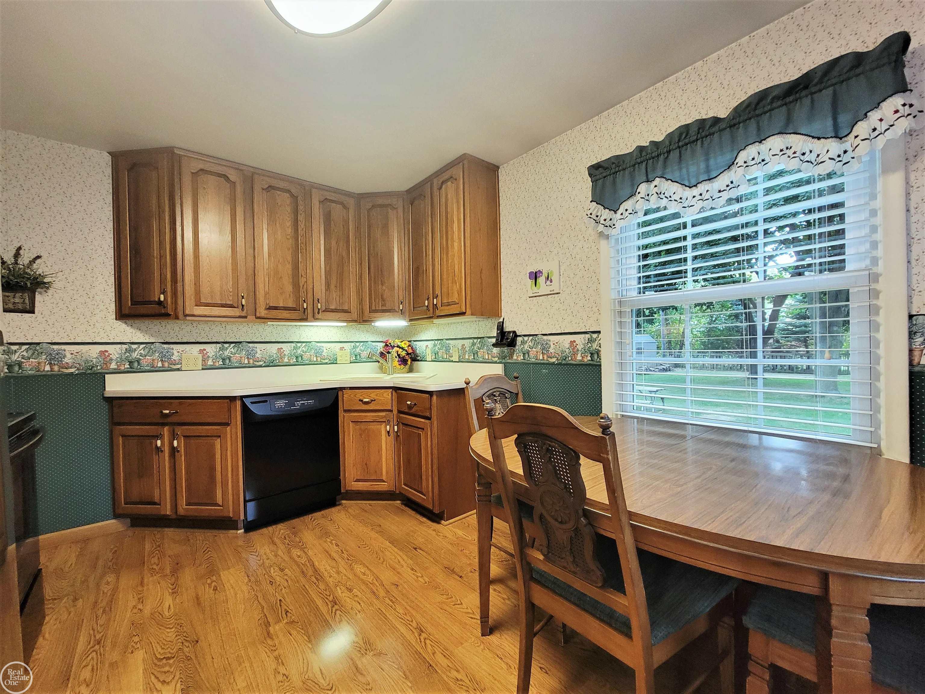 55201 Hayes Road Utica, MI 48315 - Photo 6 of 27 50092751-5.JPG