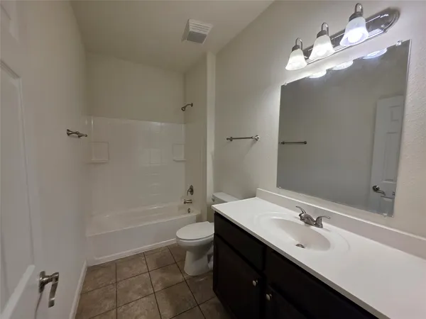 $1,875 | 6119 Lacey Oak Drive, Hitchcock, TX 77563