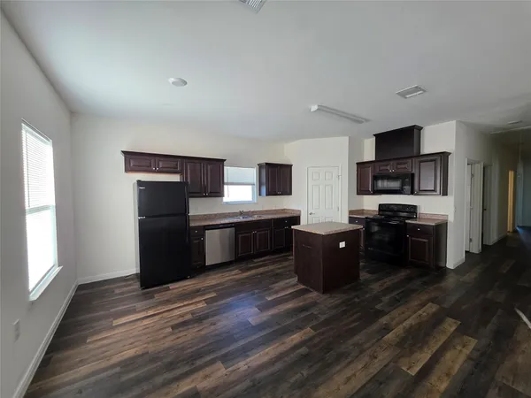 $1,875 | 6119 Lacey Oak Drive, Hitchcock, TX 77563