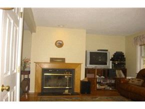 385 Quechee Main Street, Unit 2 Hartford, VT 05059 - Photo 3 of 8 Gallery Image 3