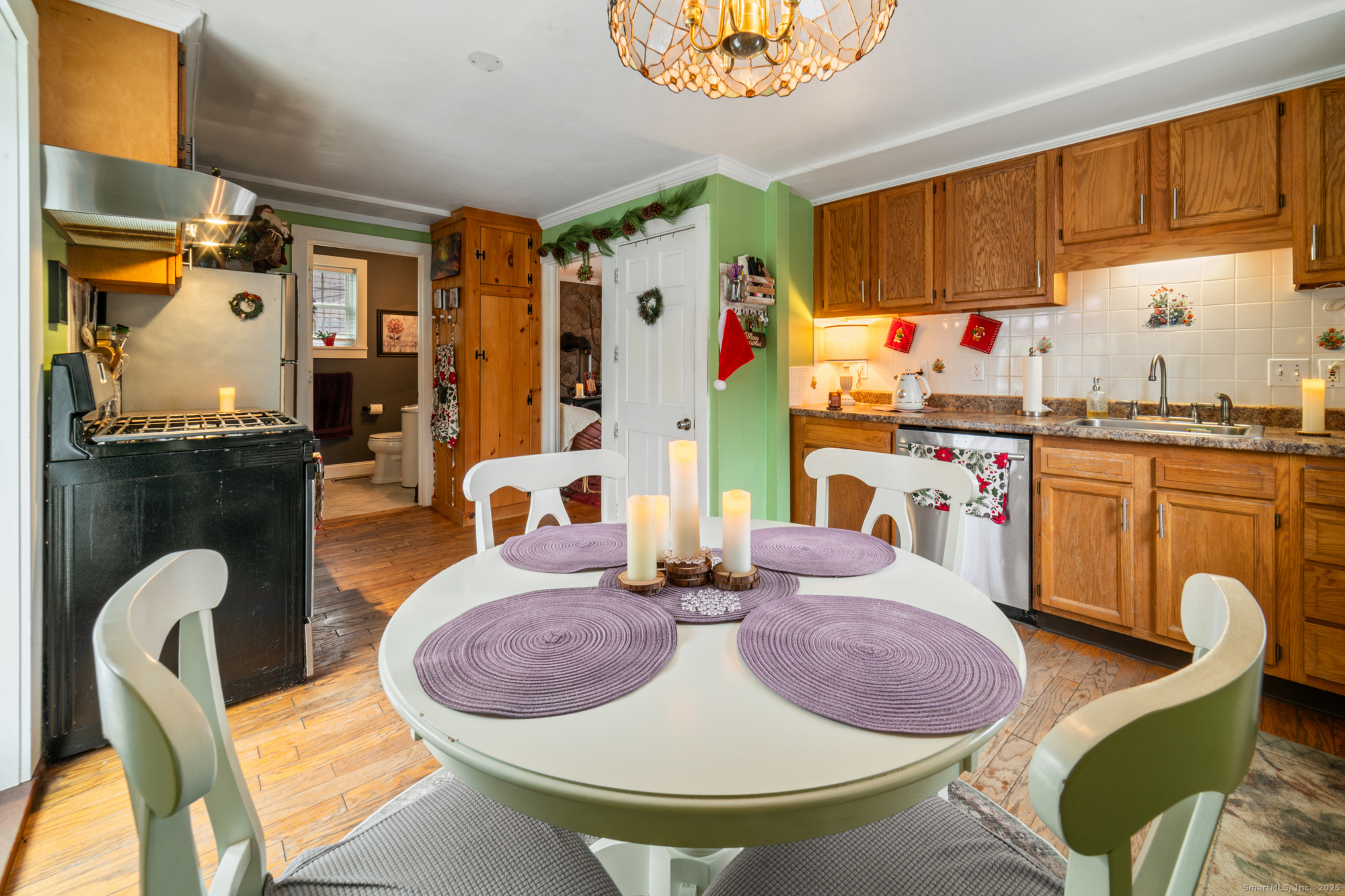 10 Hazel Plain Road Woodbury, CT 06798 - Photo 29 of 38 Dining area