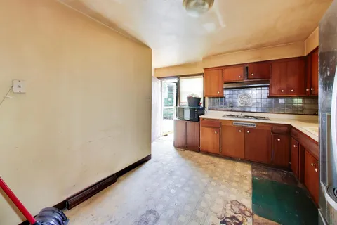 $275,000 | 12643 Parkside Avenue, Palos Heights, IL 60463