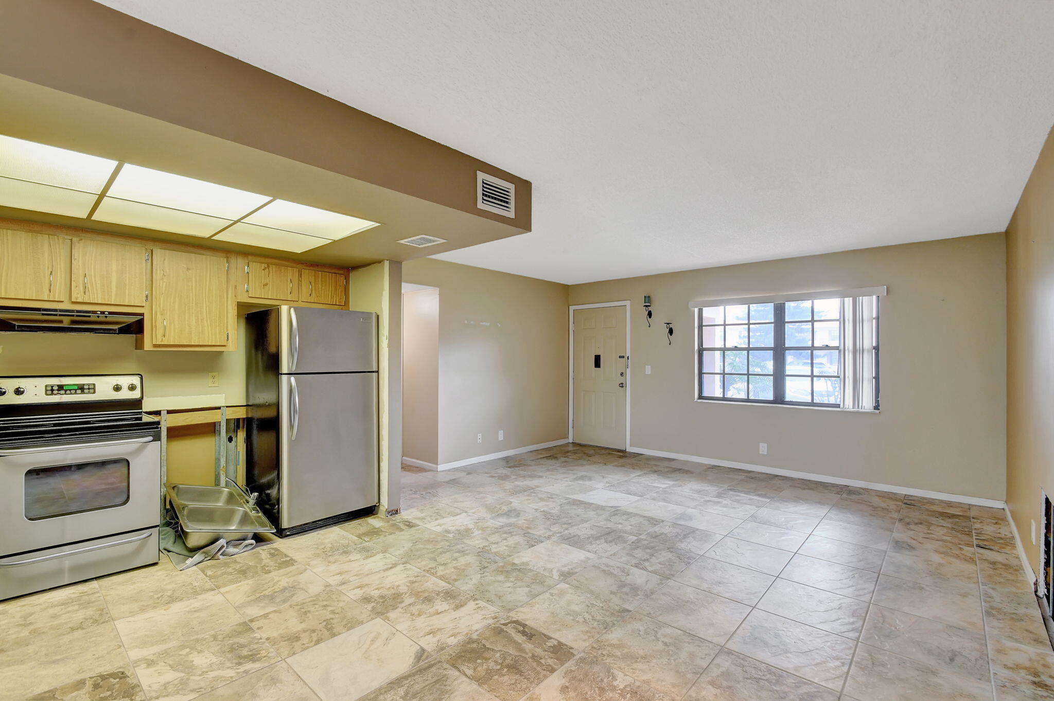 4489 Oak Terrace Drive Greenacres, FL 33463 - Photo 6 of 33 Lots of natural light