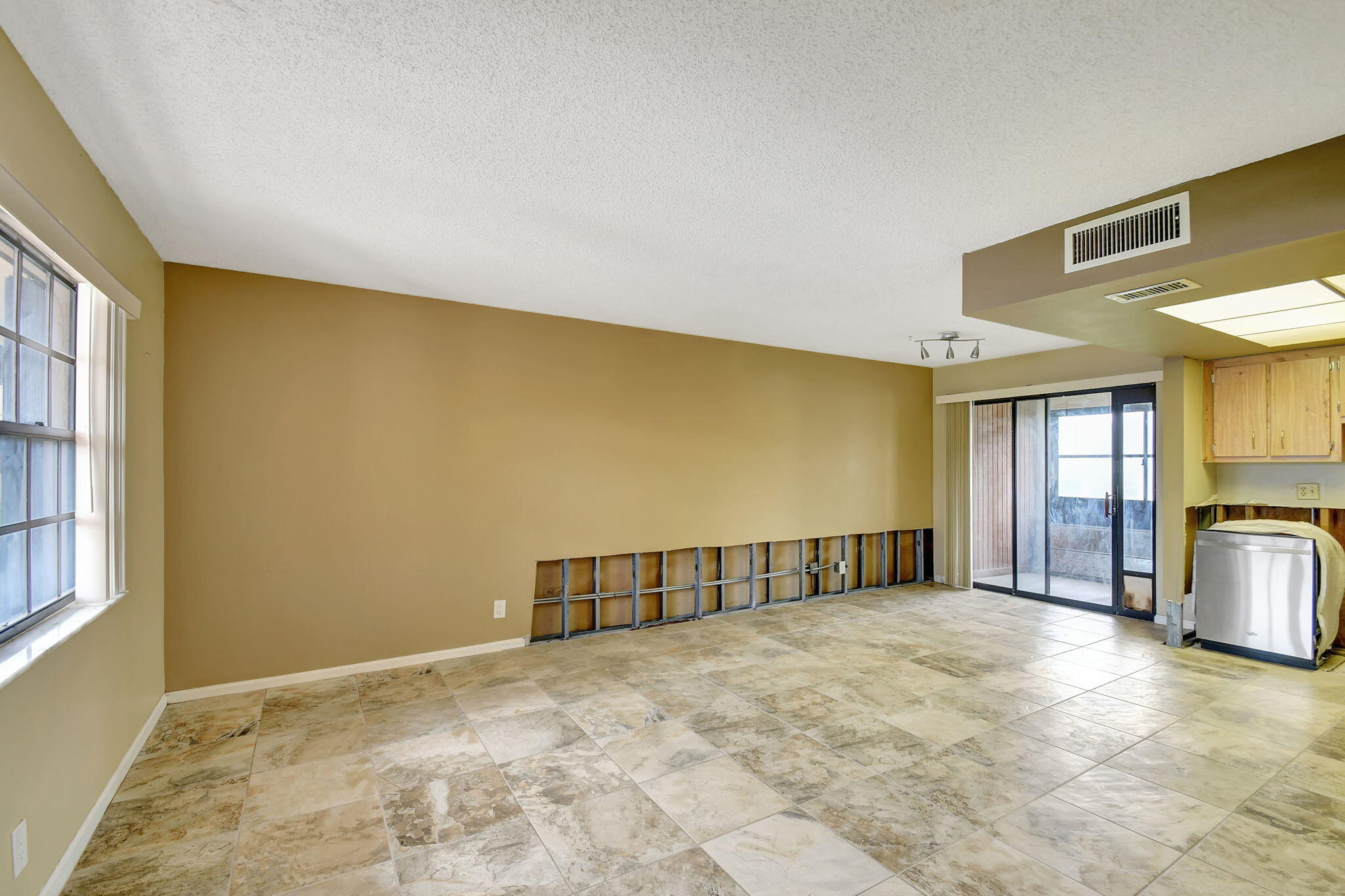 4489 Oak Terrace Drive Greenacres, FL 33463 - Photo 7 of 33 Spacious living area