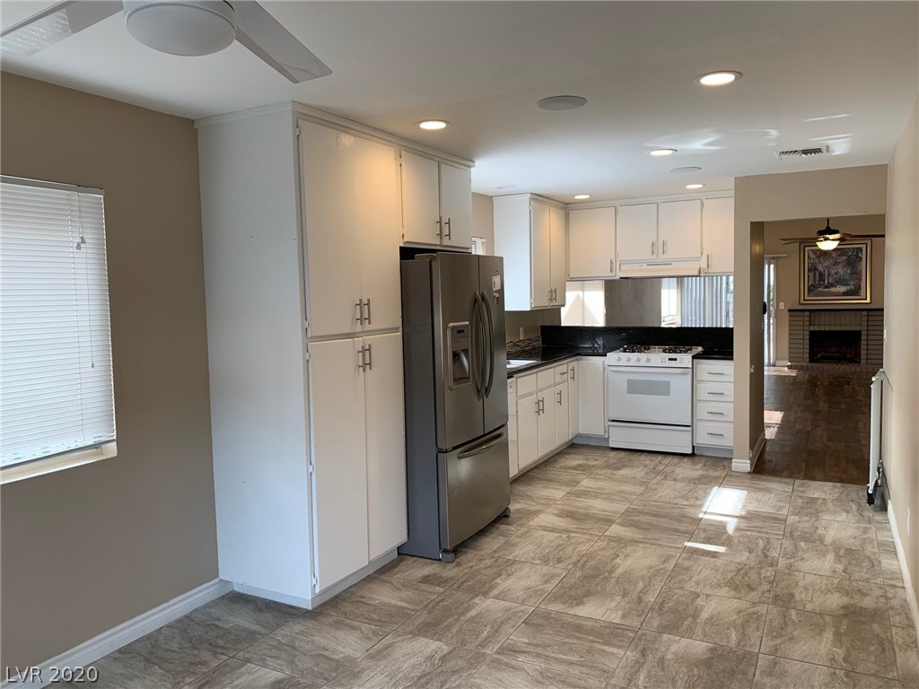 2357 Viewcrest Road Henderson, NV 89014 - Photo 4 of 32 Gallery Image 4