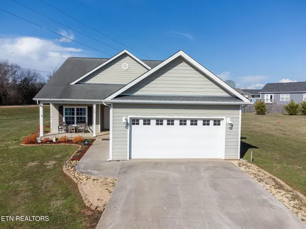 $485,000 | 105 Legacy Park Boulevard, Loudon, TN 37774