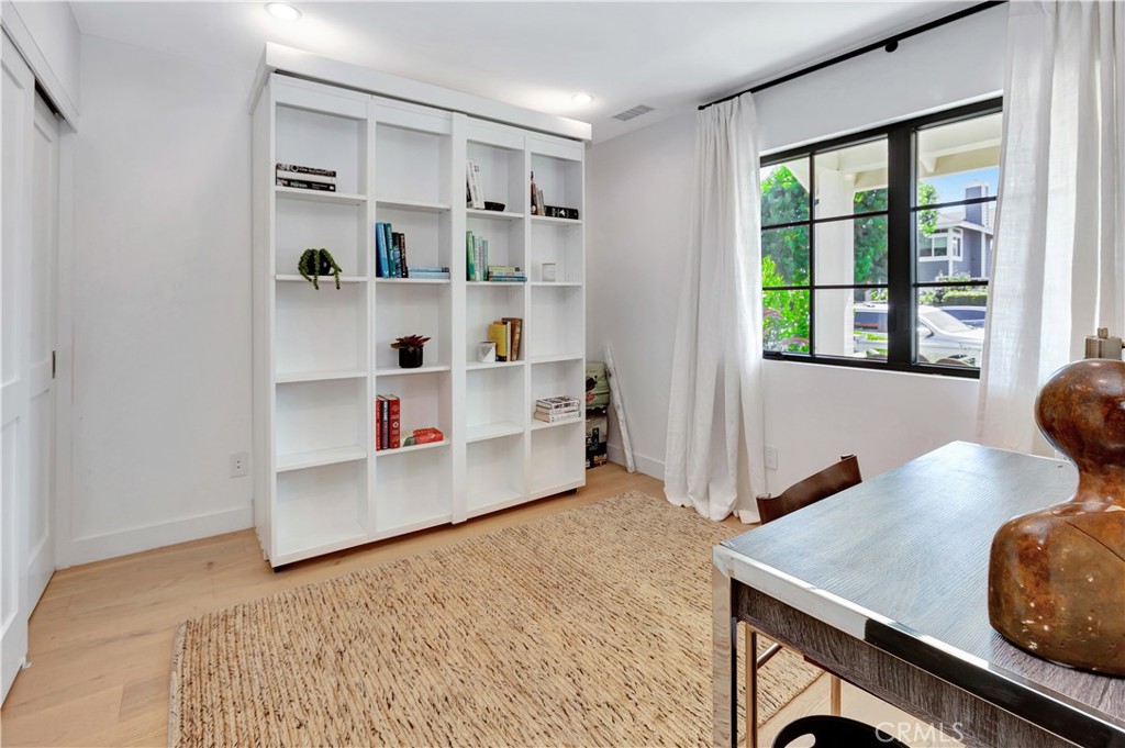 418 East 16th Street Costa Mesa, CA 92627 - Photo 23 of 28 a room with furniture and a window