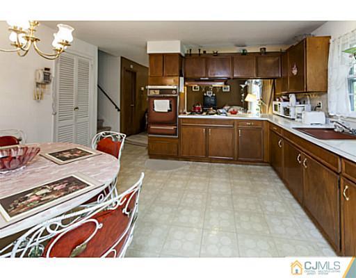 1 Timber Road Edison, NJ 08820 - Photo 7 of 22 a kitchen with a stove a sink and a cabinets