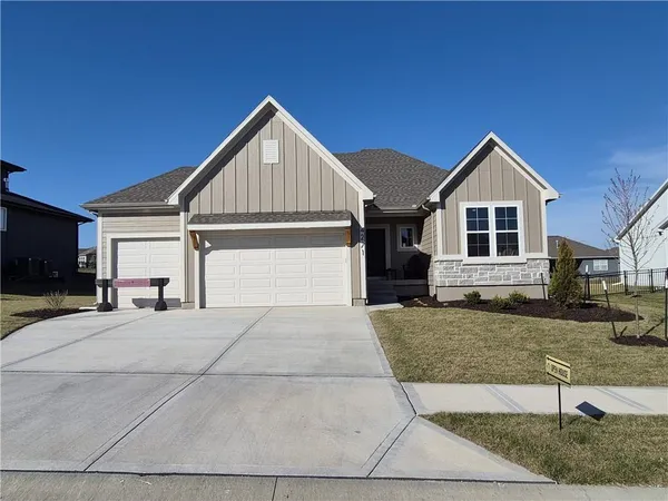 $632,524 | 4271 Aspen Drive, Basehor, KS 66007