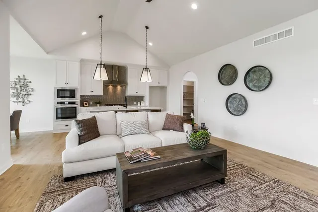 $632,524 | 4271 Aspen Drive, Basehor, KS 66007